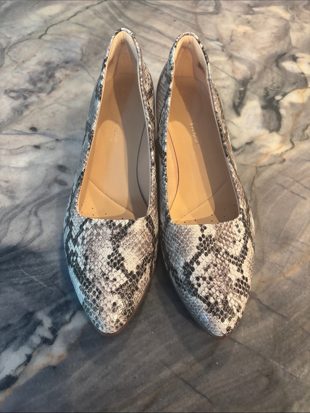 Clarks Cushion Plus Linvale Snakeskin Print Low Block Heel Pumps Gray Size 8